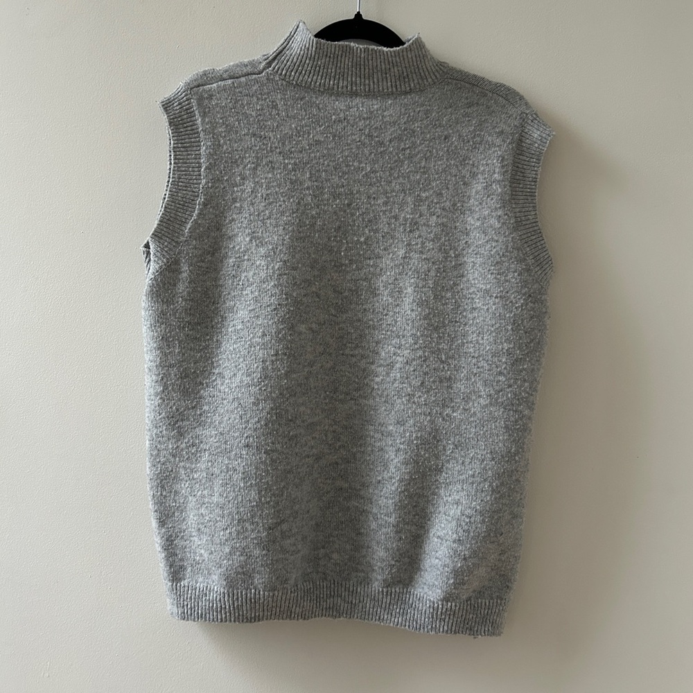 SHEIN | Gray Sleeveless Sweater Vest